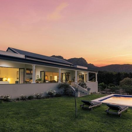 Magnifik Montagu Villa Екстериор снимка