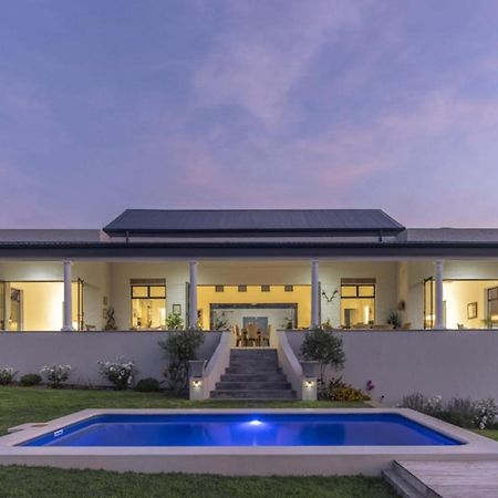 Magnifik Montagu Villa Екстериор снимка