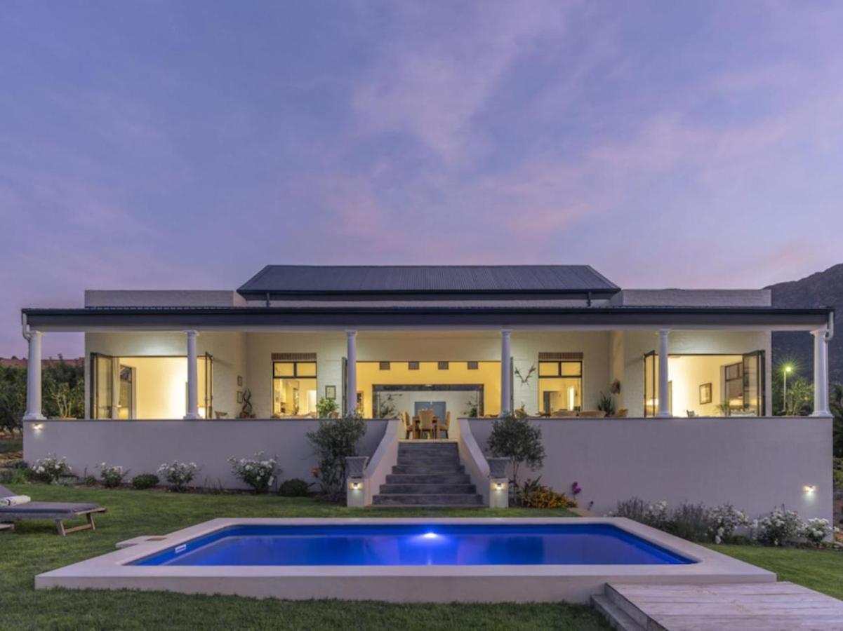 Magnifik Montagu Villa Екстериор снимка